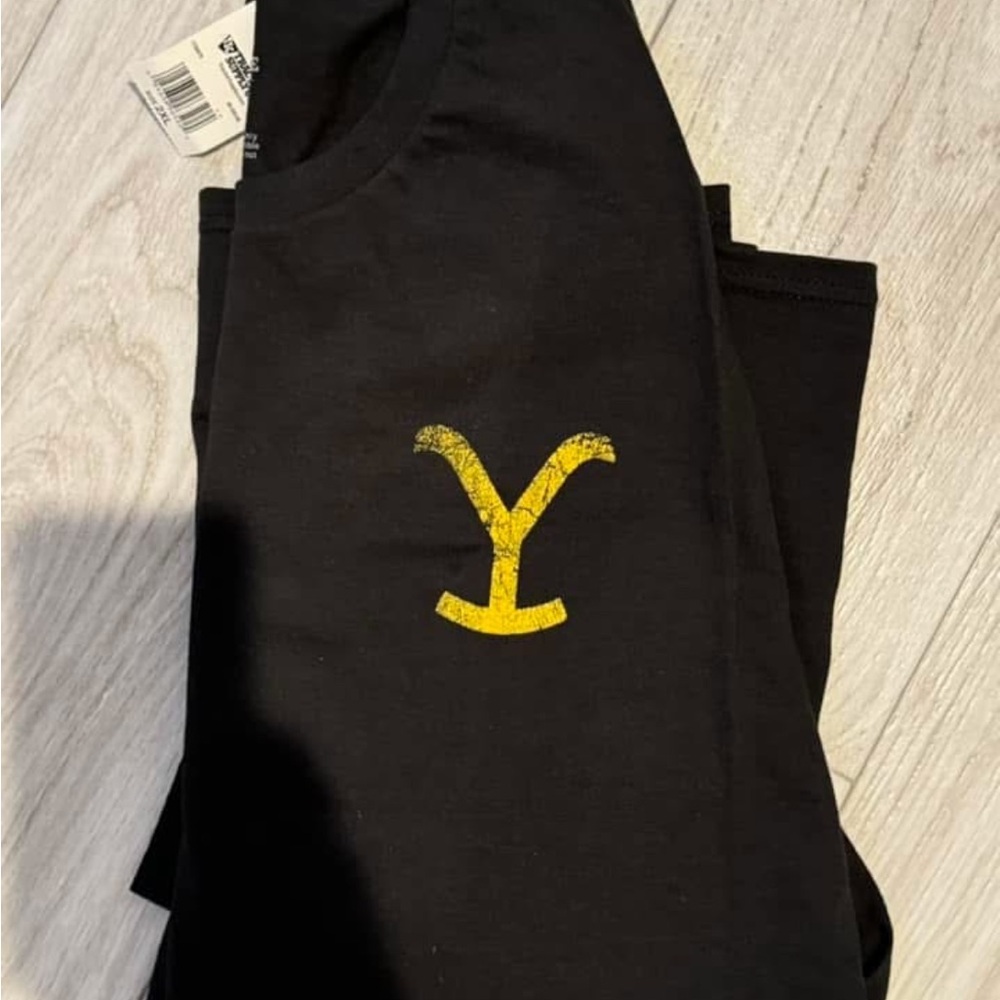 Dutton Ranch Montana Men's Black T-Shirt - Picture 2 of 2